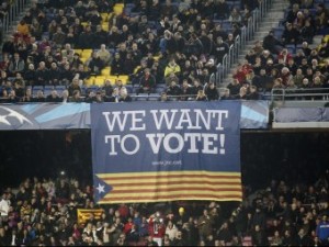 Pancarta al Camp Nou reclamant el dret a celebrar la consulta.